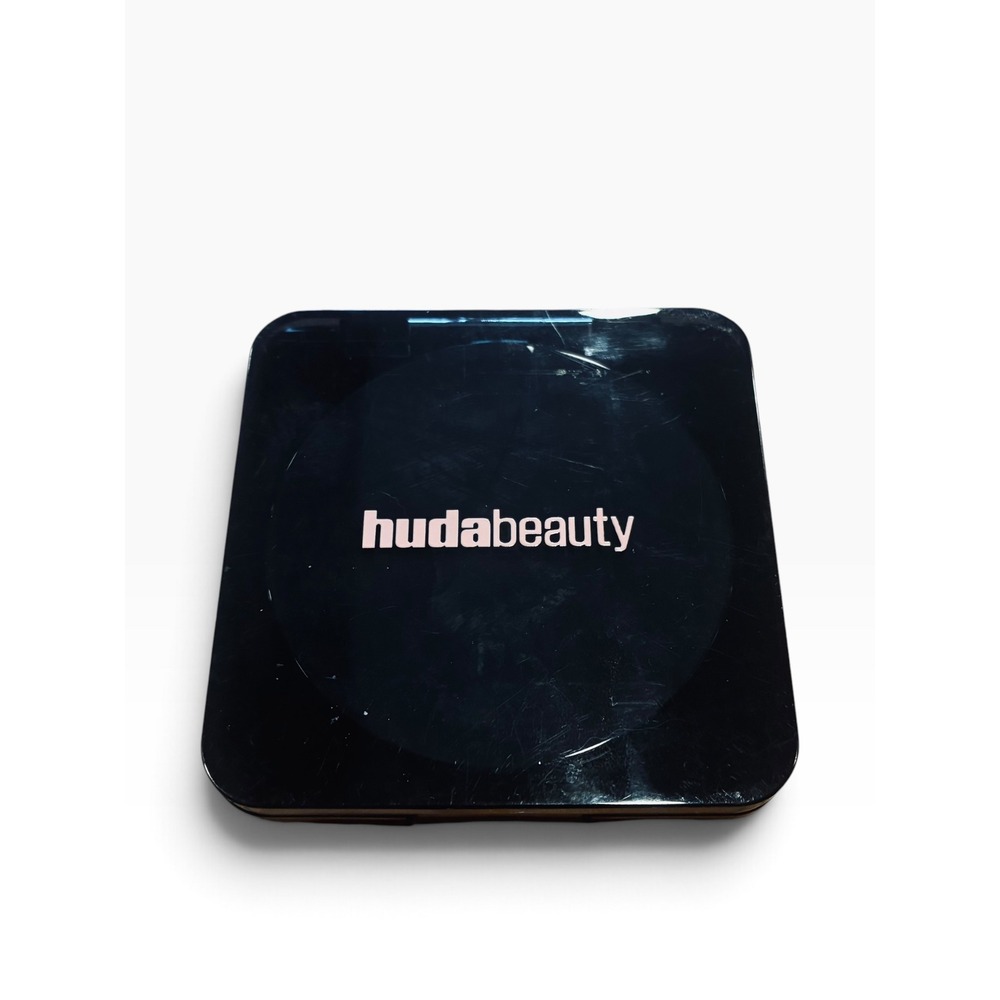 Huda Beauty Easy Bake Pressed Powder — Peach Cupcake NWOB